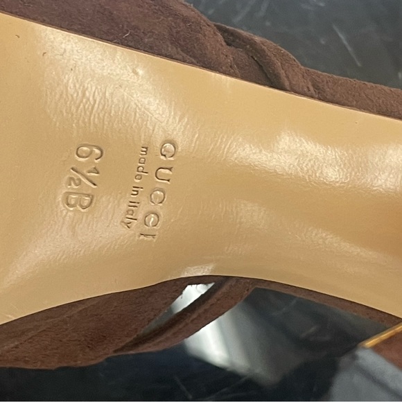 GUCCI. NEVER WORN Suede Platform Sand Pelle
New Chocolate Sandal Size 36.5 - Picture 7 of 9